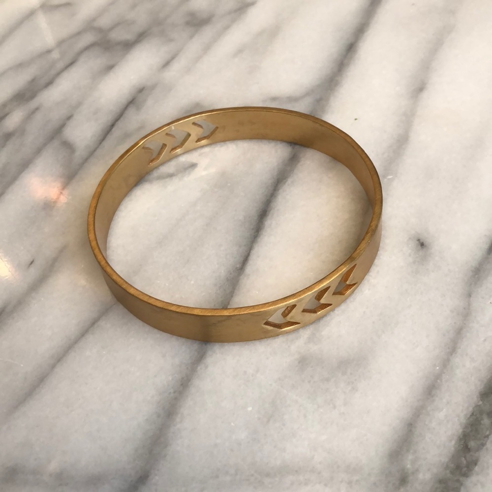 Gold Arrow Cut Out Bangle